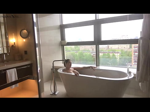 ❤️ Foshnjë e jashtëzakonshme që tund me pasion pidhin e saj në banjë ❤️ Video seksi tek ne ️❤